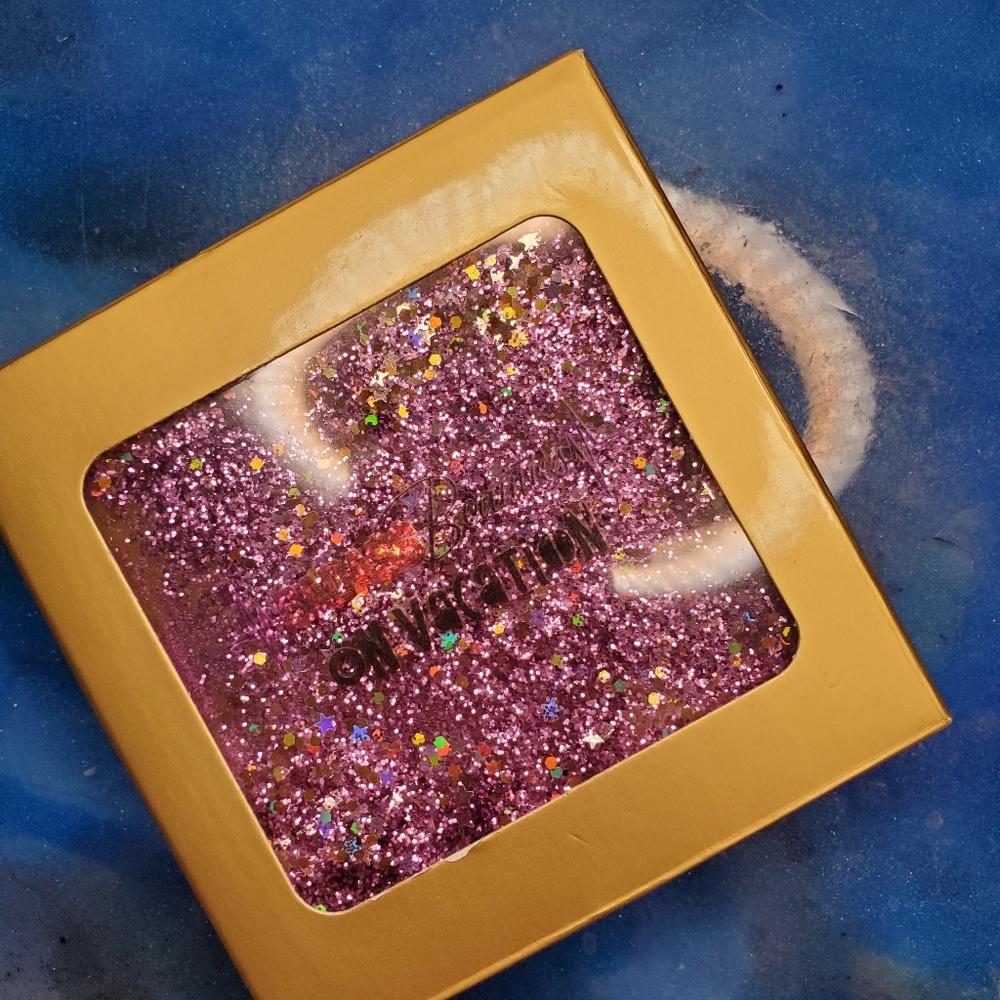 Eyeshadow Pallete - Picture 3 of 3